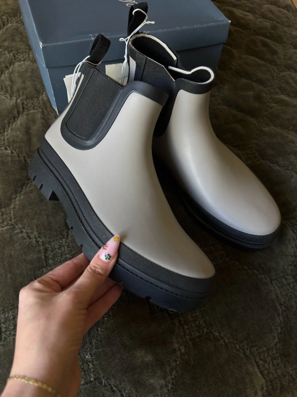 NWT Universal Thread Kaden Rubber Double Gore WaterProof Rain Boots Outdoor